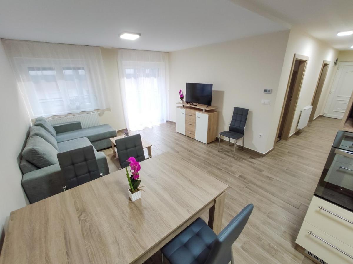 Trika Apartman Sárvár Buitenkant foto