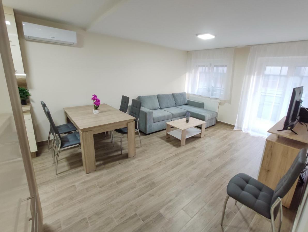 Trika Apartman Sárvár Buitenkant foto