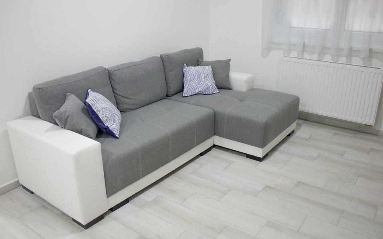 Trika Apartman Sárvár Buitenkant foto