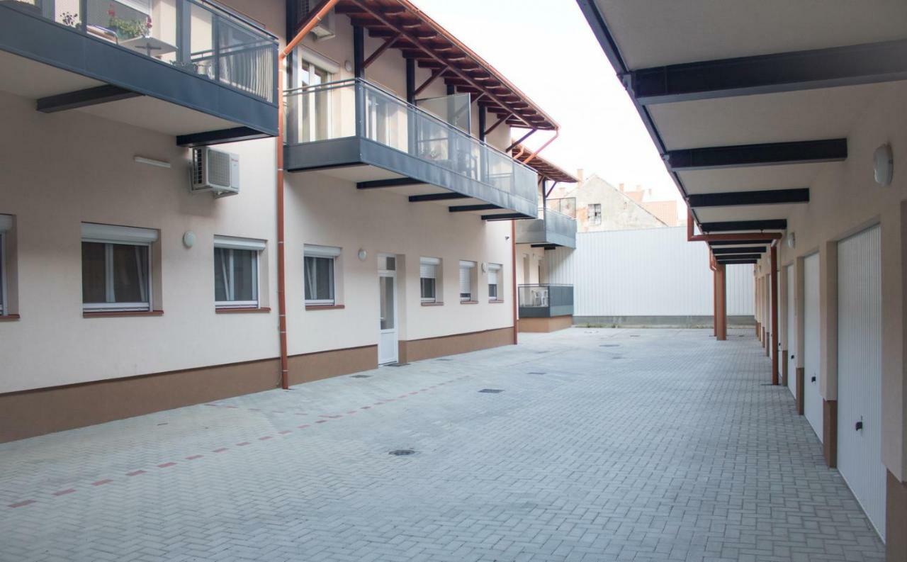 Trika Apartman Sárvár Buitenkant foto