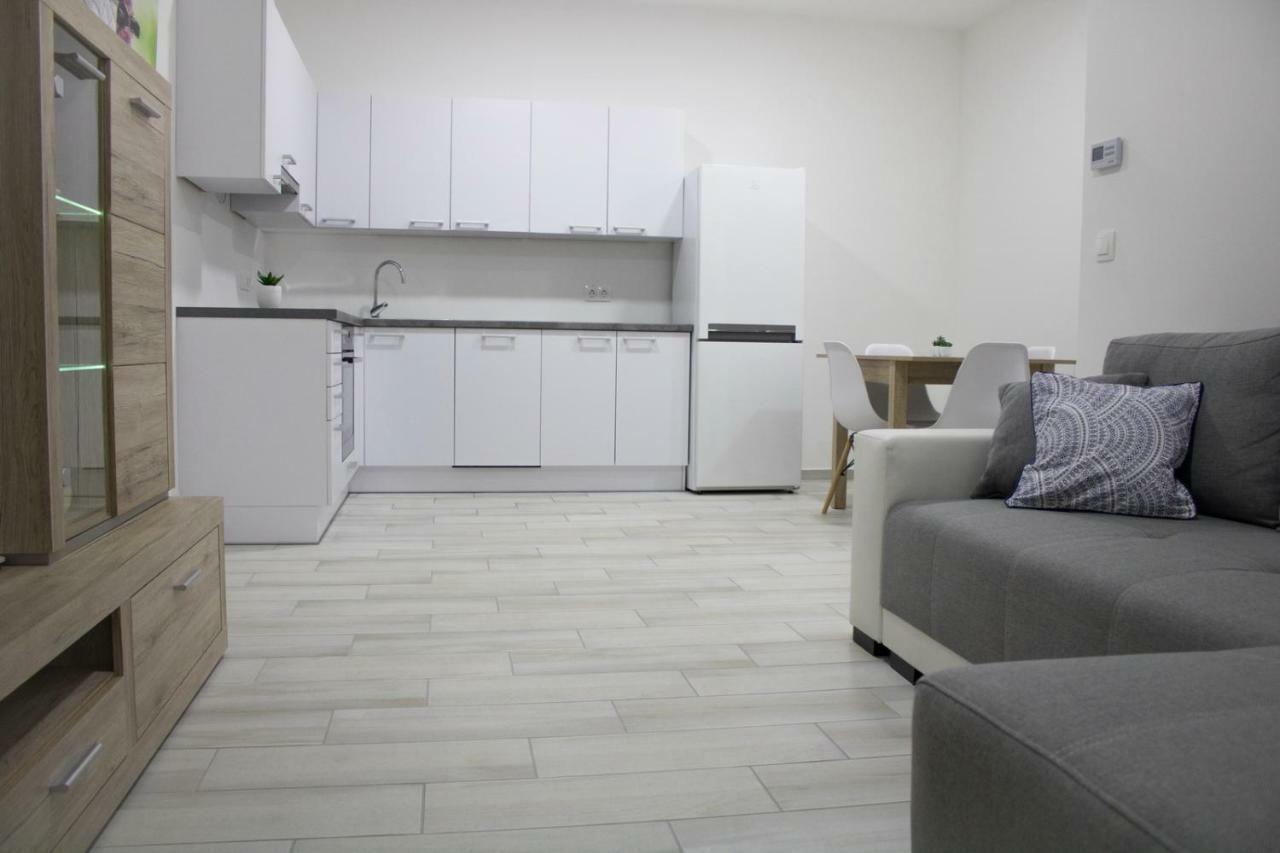 Trika Apartman Sárvár Buitenkant foto